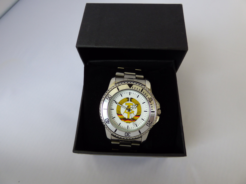 DDR Armbanduhr mit Metallarmband