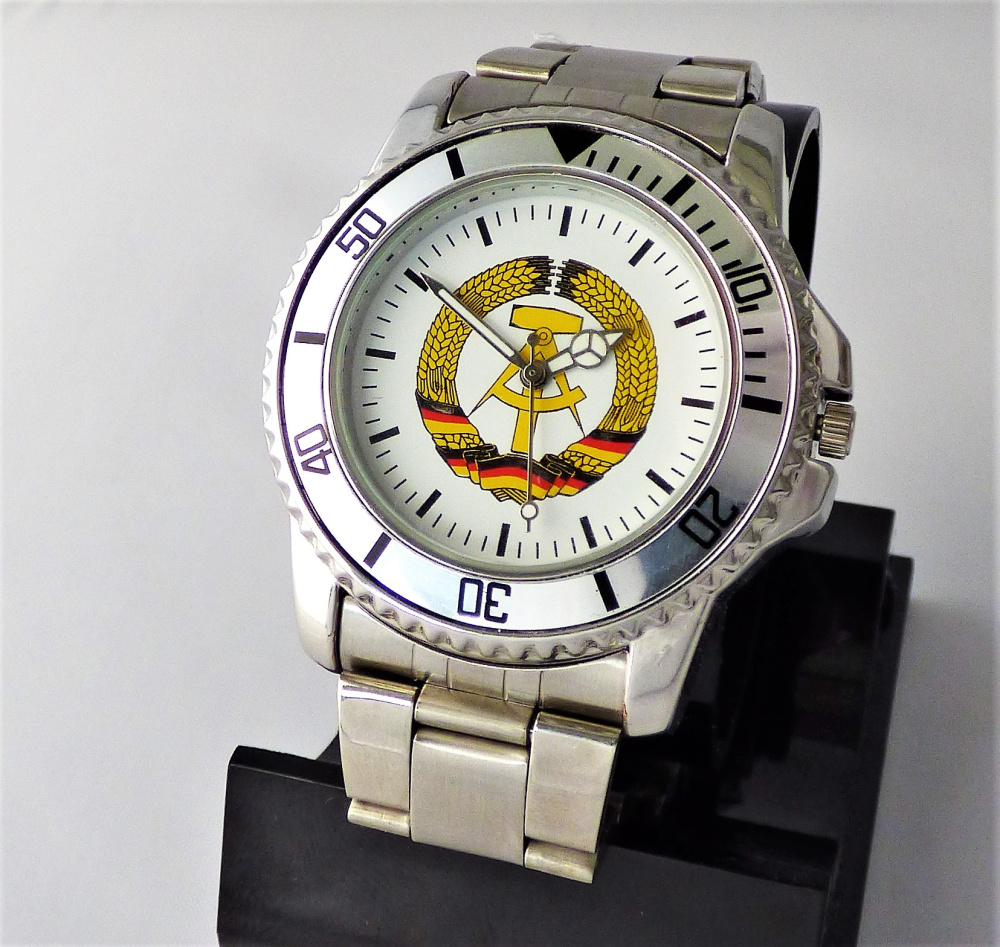 DDR Armbanduhr mit Metallarmband