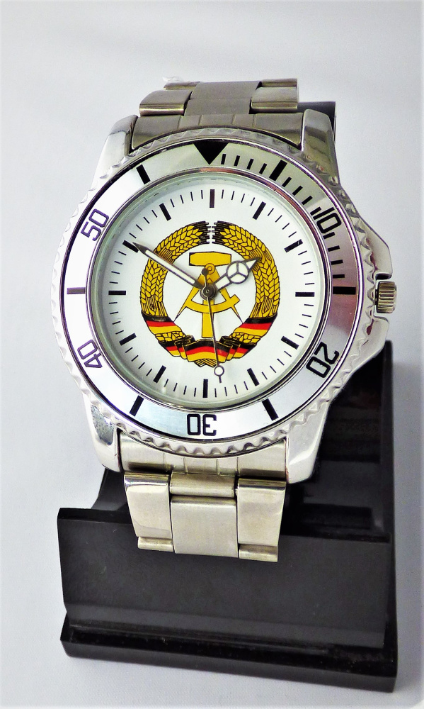 DDR Armbanduhr mit Metallarmband