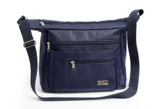 schultertasche_in_blau