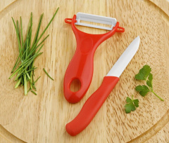 2tlg_keramikmesserset_in_rot