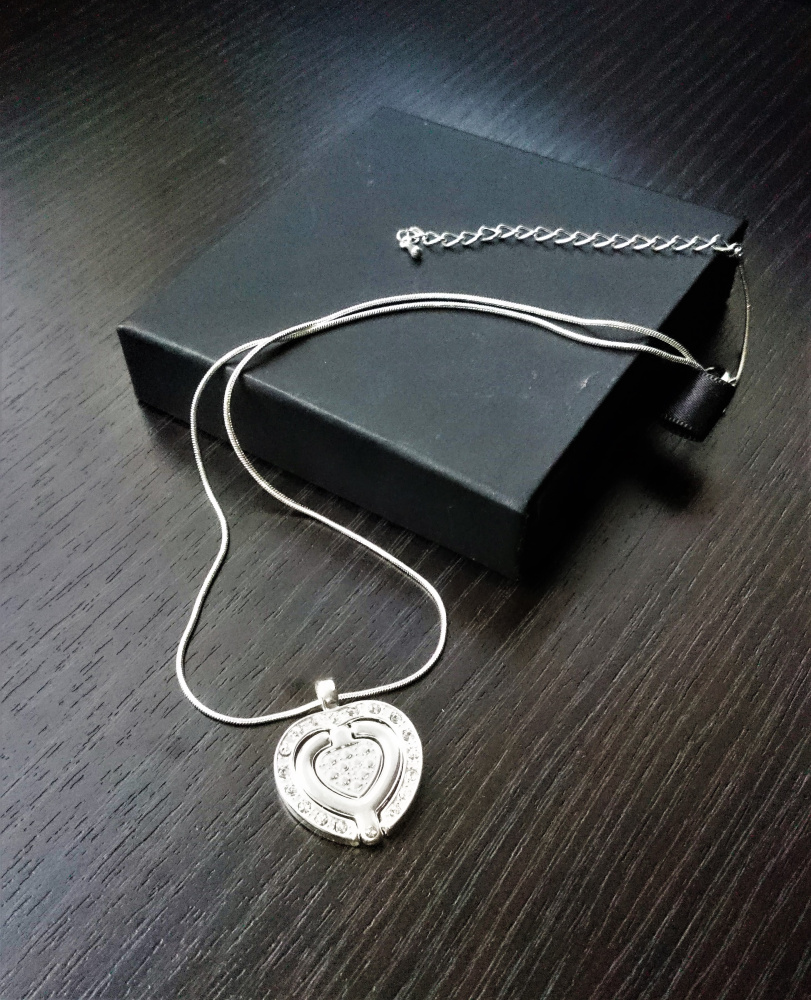 Kette Herzanhänger mit Swarovski® Kristallen