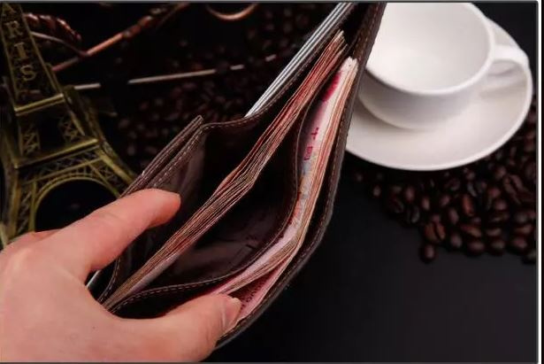 Herrenbrieftasche geflochten schwarz.