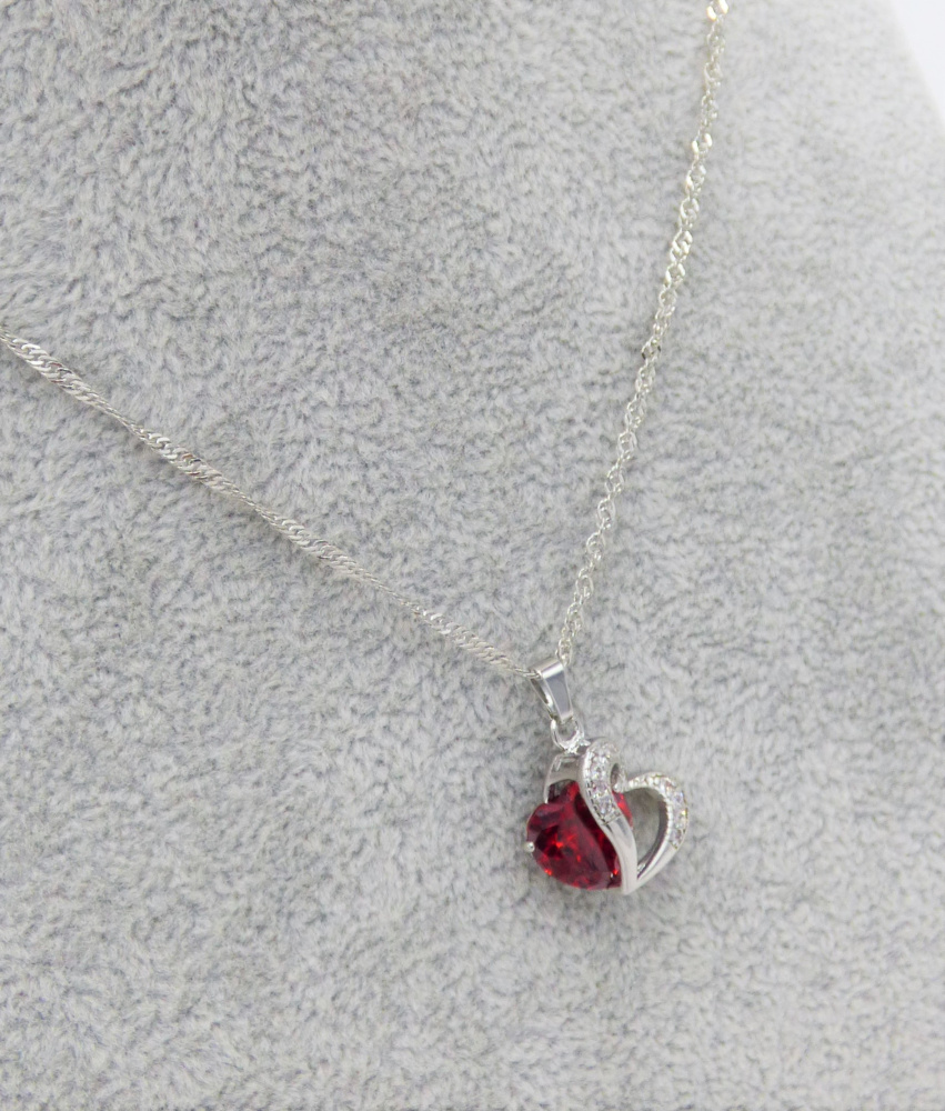 Os-Halskette mit Anhänger Herz rot