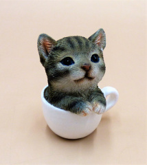 nicht_zum_einzelverkauf_graues_kaetzchen_in_tasse