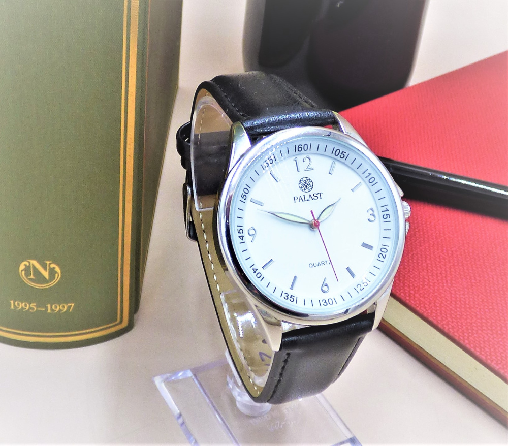 Herrenarmbanduhr Palast silberfarbig