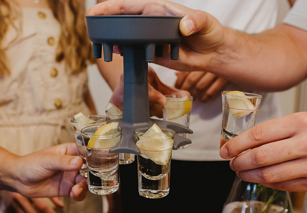 Getränkespender mit 6 Schnapsgläsern