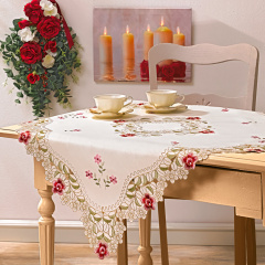 tischdecke_rosen_in_brokatoptik