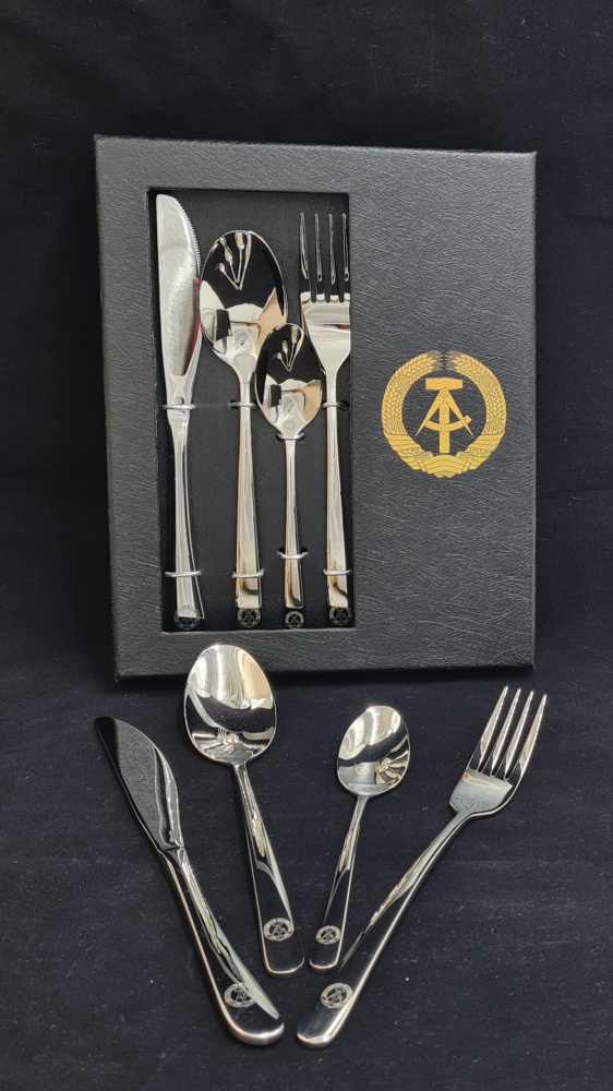 Besteckset mit DDR-Staatswappen (8-tlg. )