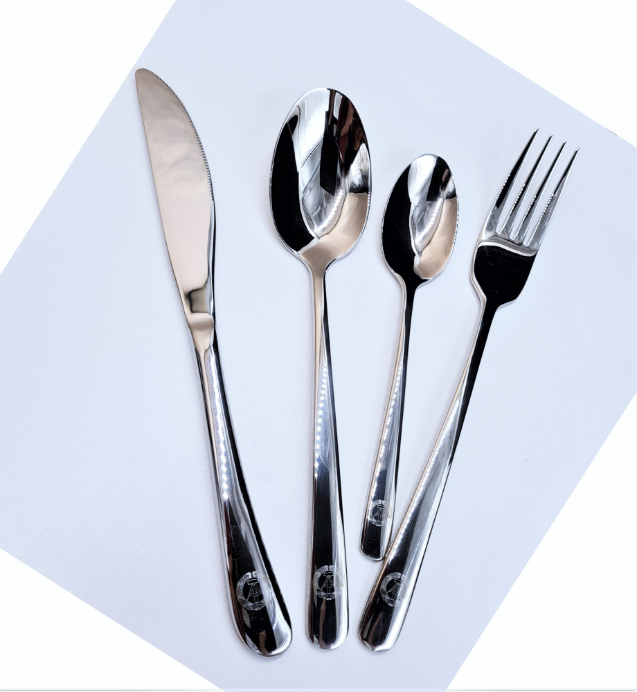 Besteckset mit DDR-Staatswappen (8-tlg. )