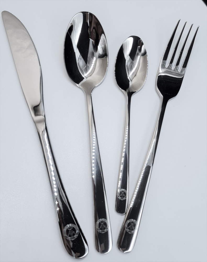 Besteckset mit DDR-Staatswappen (8-tlg. )