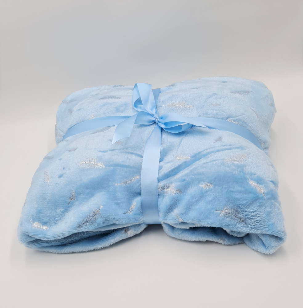 Kuscheldecke mit Federmuster hellblau