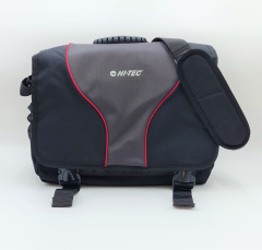 schultertasche_mit_schultergurt_und_reissverschlusstaschen