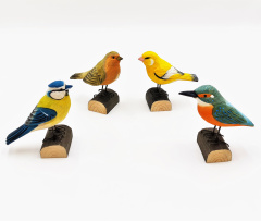 4_zauberhafte_holzvoegel_im_set_