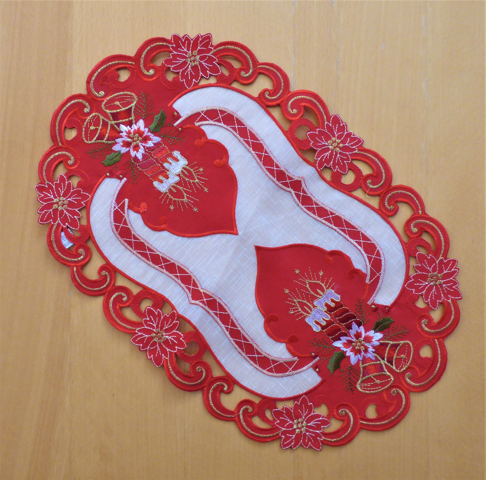 Zauberhafte Weihnachtstischdecke + GRATIS Set Christbaumschmuck Holz