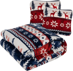 winterliche_kuscheldecke_mit_rentiermotiv_2_kissenbezuege