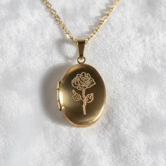 halskette_mit_fotomedaillon_mit_echtgold_vergoldet