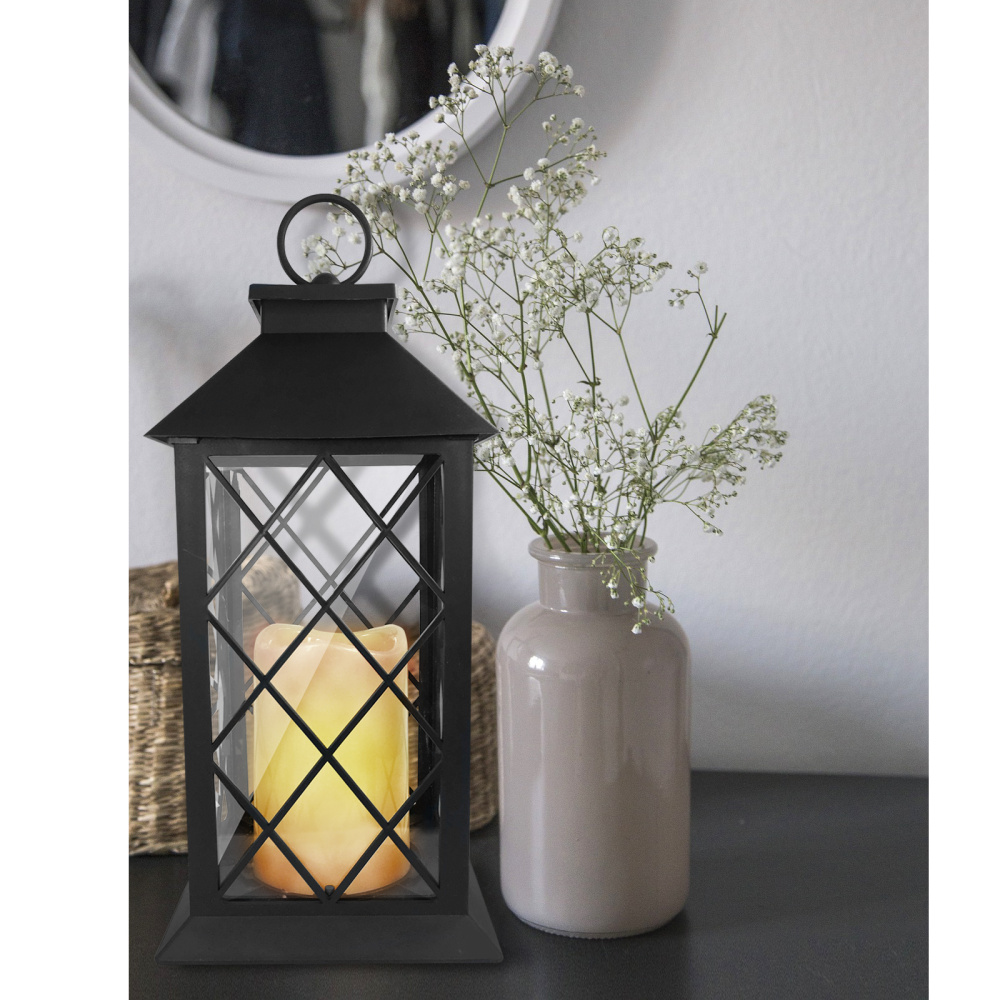 Romantische Laterne mit LED-Kerze