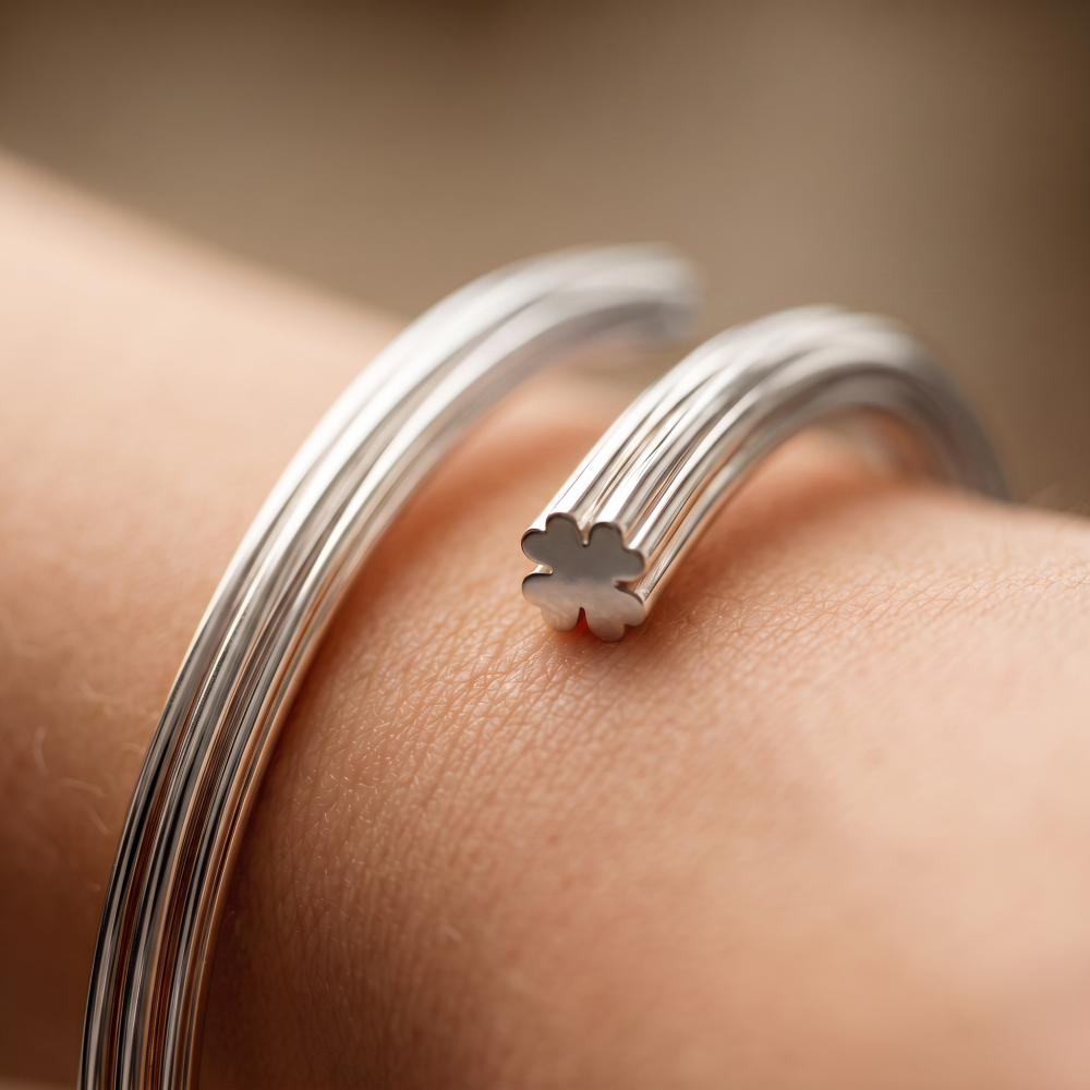 Produktabbildung: Blingray Armreif mit Kleeblattmotiv, echt versilbert
