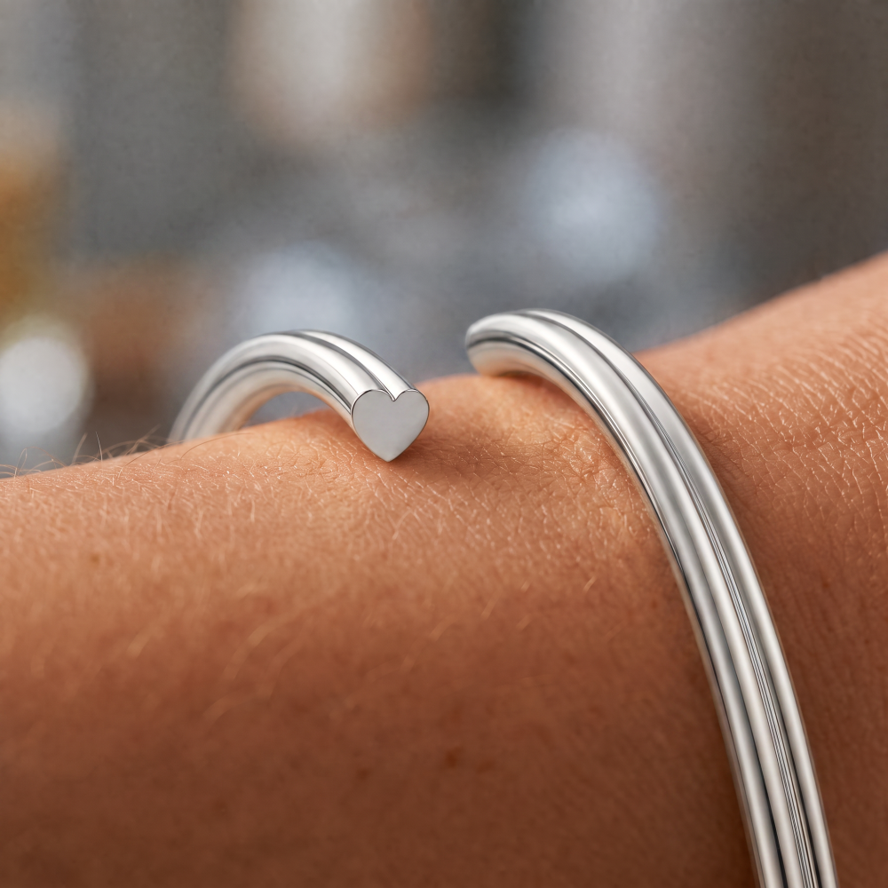 Produktabbildung: Blingray Armreif mit Herzmotiv, echt versilbert